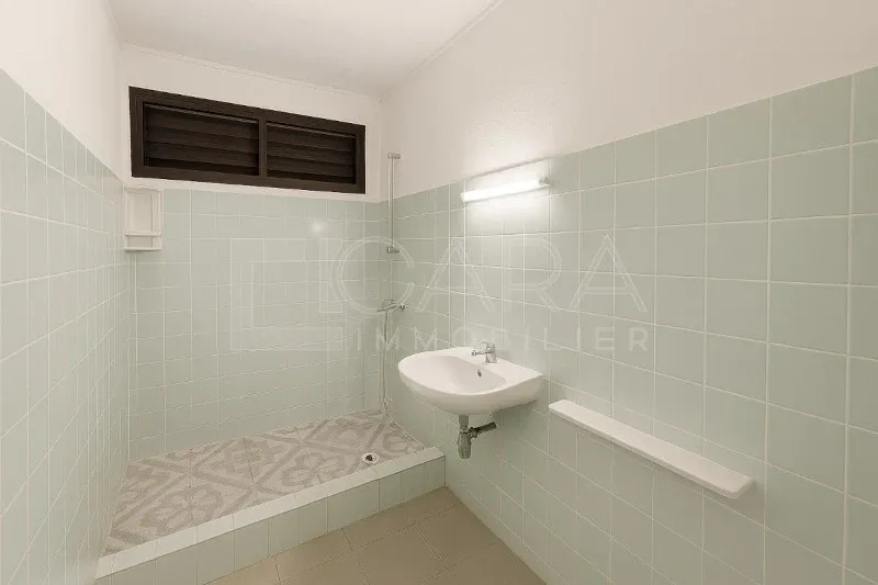 Bathrooms - 2-Bedroom Apartment with Balcony in Macouria