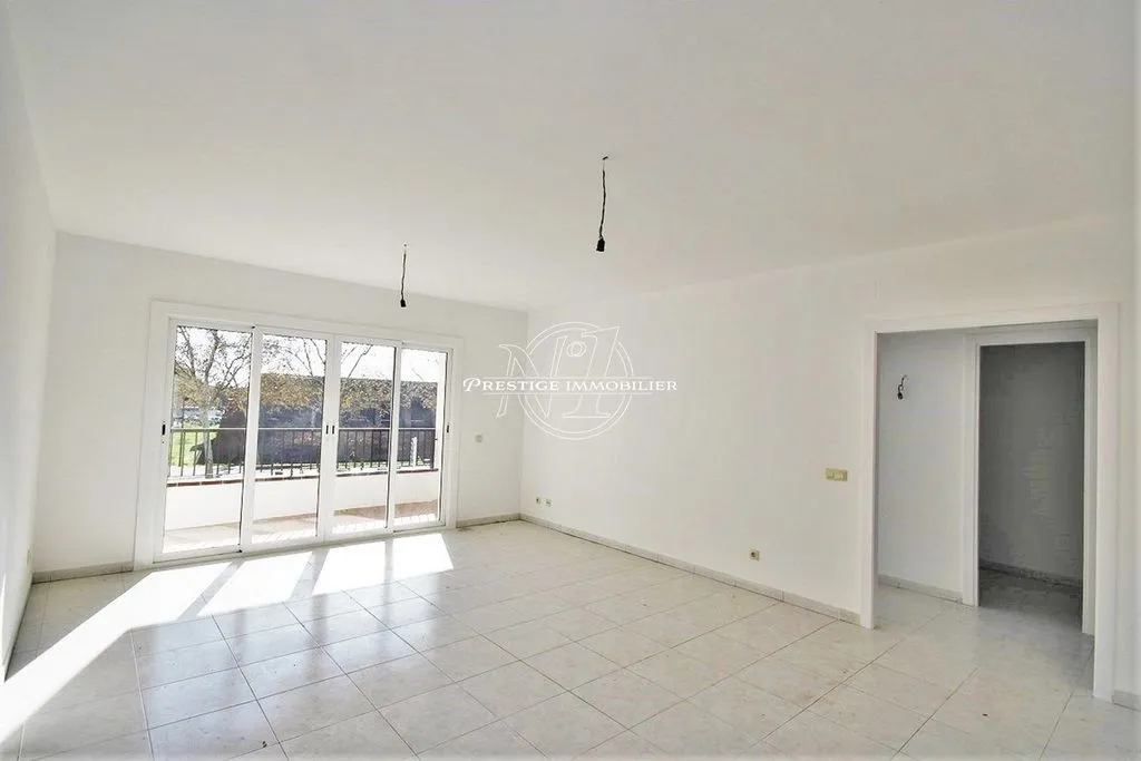 Toad - Luxury Apartments with Commercial Space in Roses