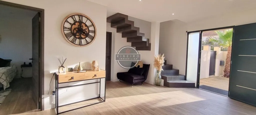 Entrée - Villa Luxueuse avec Piscine à Le Grau-d'Agde