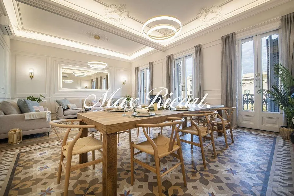 Sala da pranzo - Furnished Apartment with Balcony in La Dreta de l'Eixample