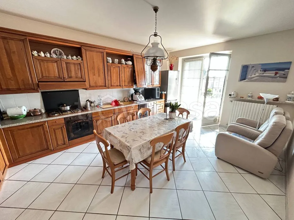 Salle à manger - Bifamiliar Villa with Commercial Space in Fossano