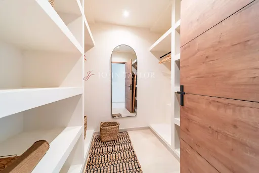 Toad - Luxury Villa with Pool in Gordes