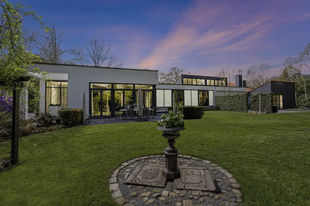 Jardin - Dual Living Villa with Spa in Borne