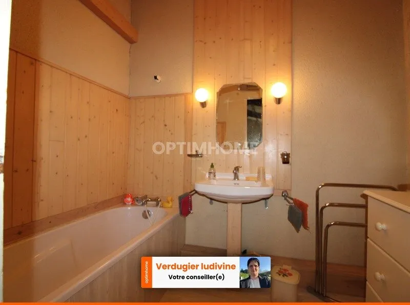 Salles de bain - Maison en Pierre avec Piscine Couverte