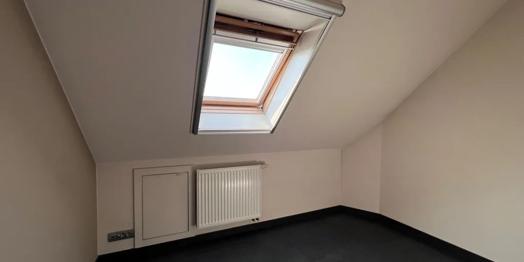 Pièces - Maison Polyvalente avec Jardin à Zwevezele