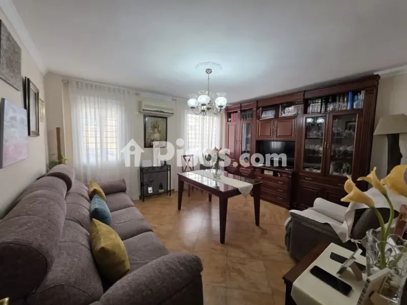 Elutuba - Spacious Flat with Garden in Carmona