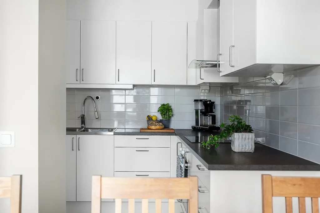 Cuisine - Spacious Three-Bedroom Flat with Garden in Björkris