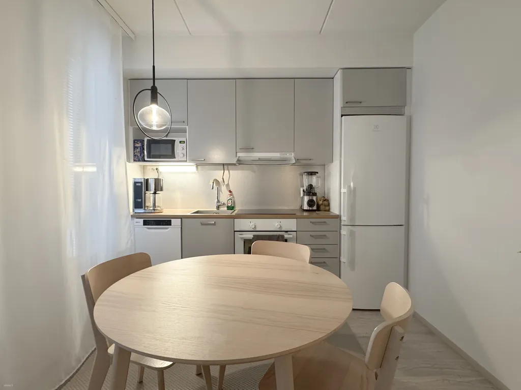 Söögituba - Studio Apartment with Glazed Balcony in Hervanta