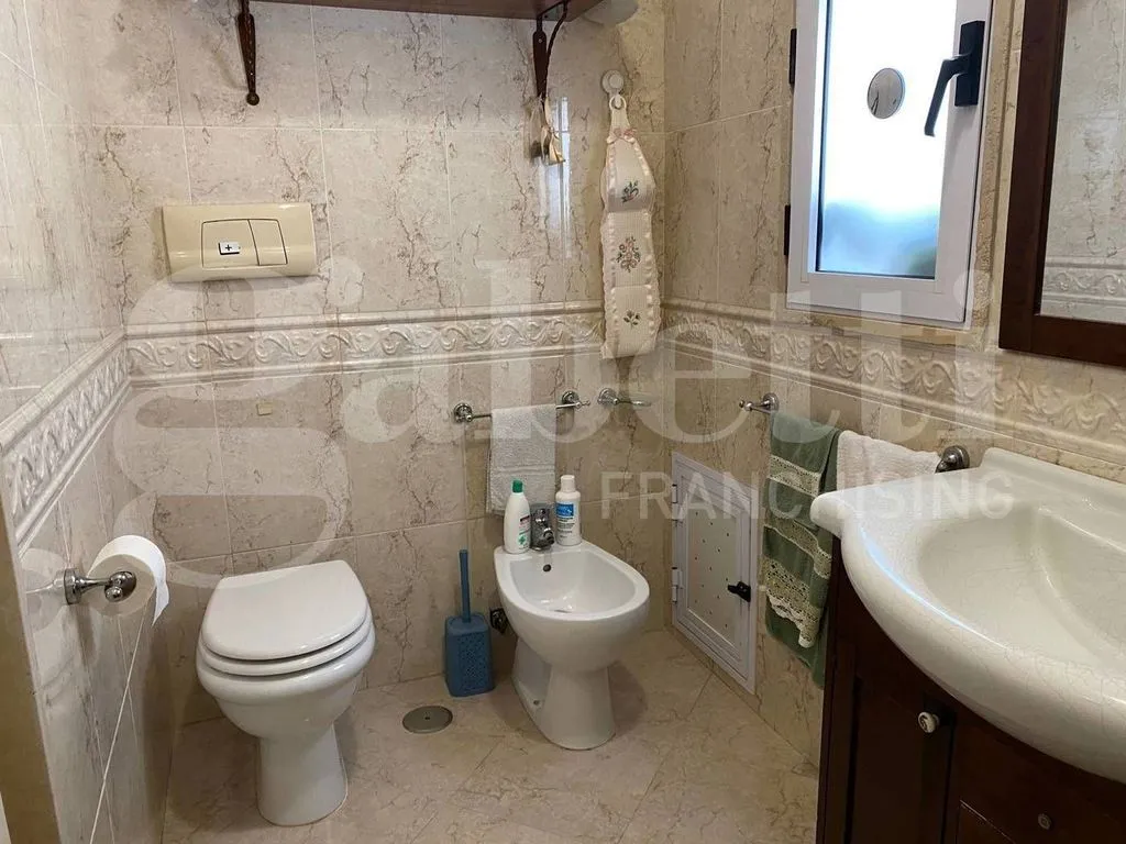Bathrooms - Versatile Villa with Garden in Trani