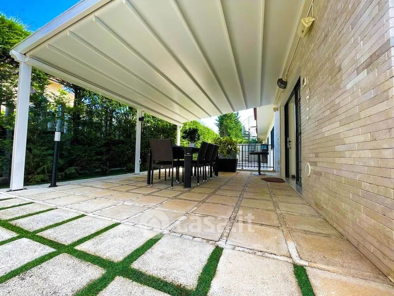 Terrace - Elegant Villa with Garden in Trani