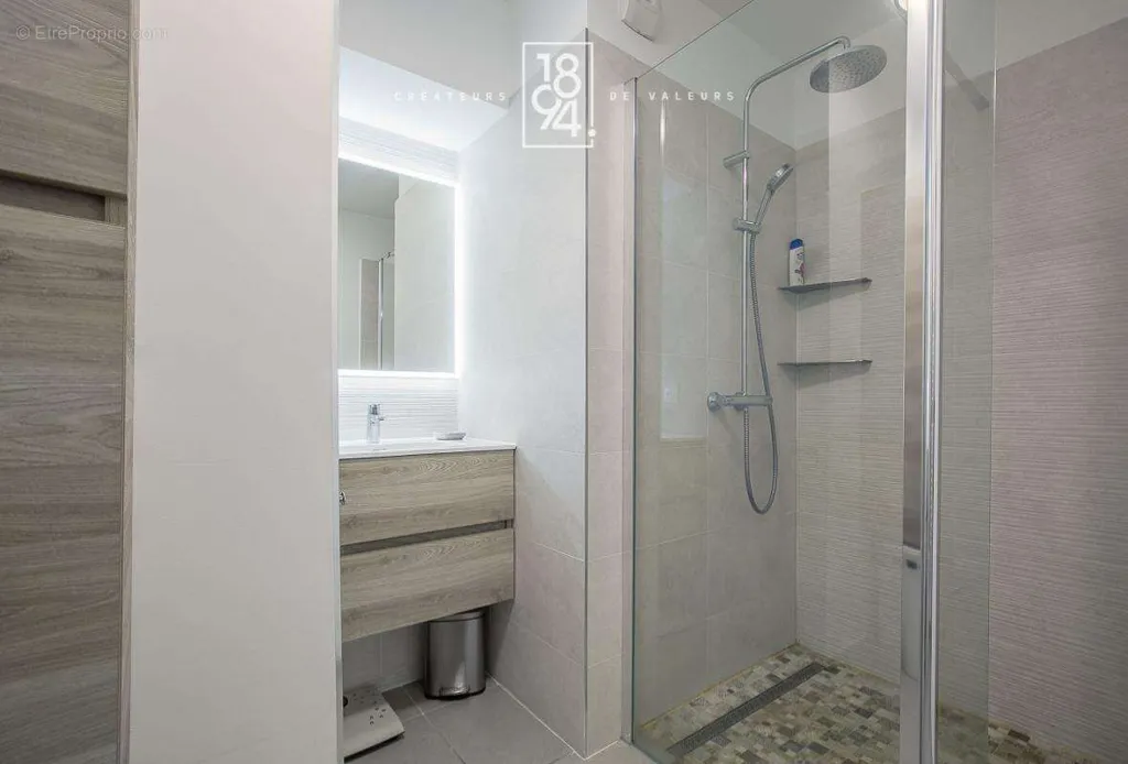 Bagni - Contemporary Apartment with Terrace in Le Redon