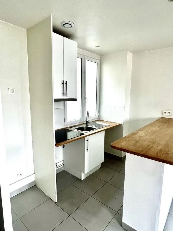 Kitchen - Bright 2-Bed Flat near Saint-Lazare, Paris