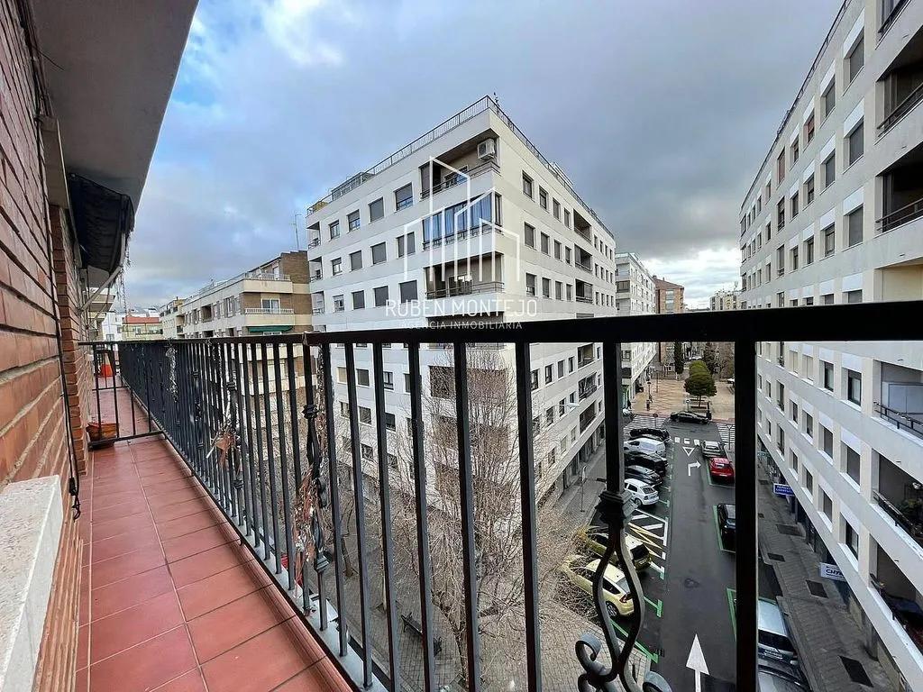 Balcony - Student Flat with Terrace in Carmelitas, Salamanca