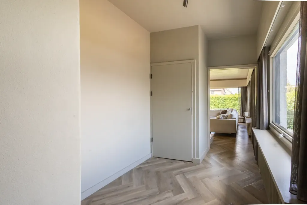 Esik - Spacious Detached House with River View in Westdorpe
