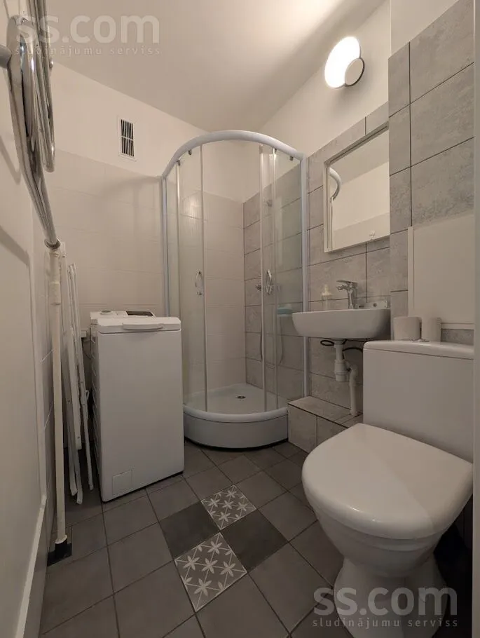 Badezimmer - 3-Bedroom Flat with Balcony in Āgenskalns