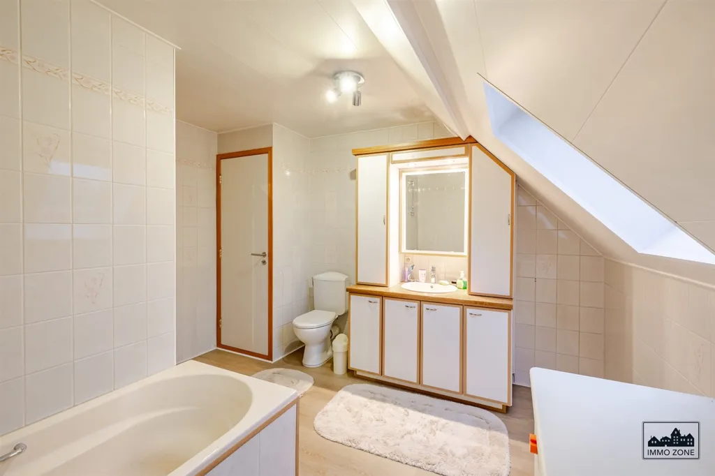 Salles de bain - Maison avec Terrasse et Garage à Temse