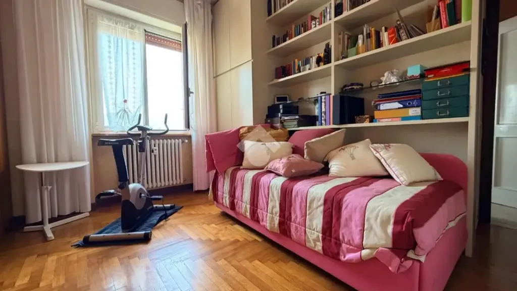 Camere da letto - Trilocale with Balcony in Brescia