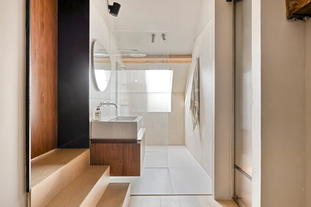 Bathrooms - Monumental Penthouse with Dachterras in ’s-Hertogenbosch