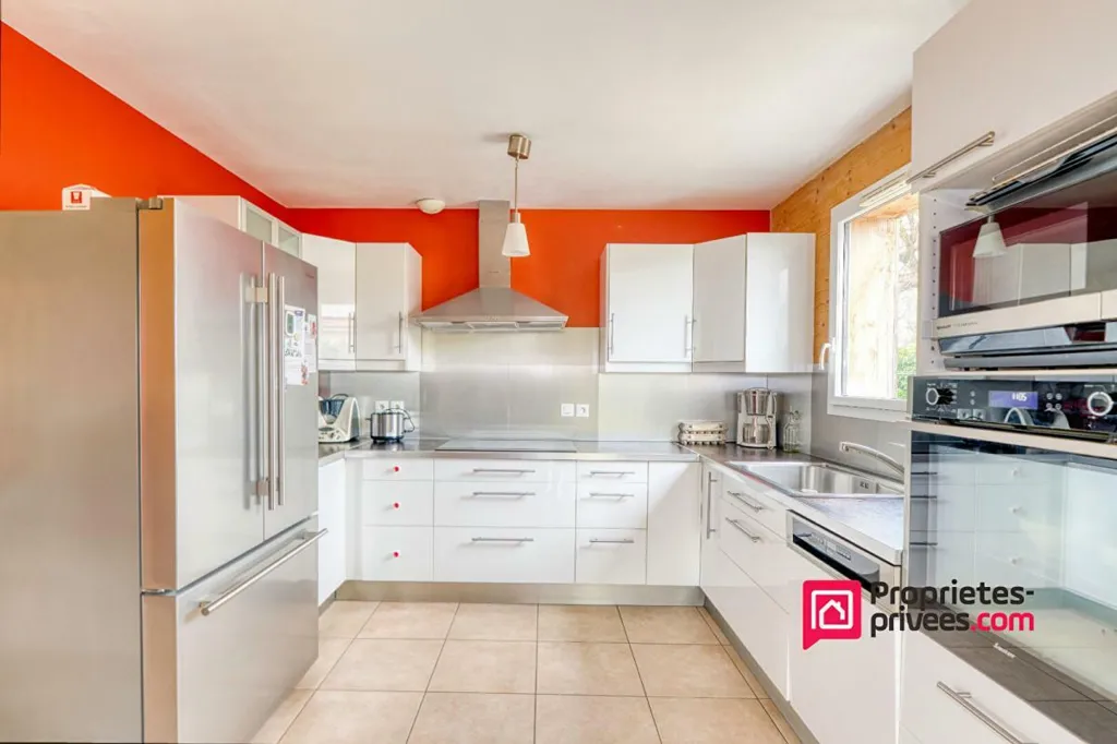 Cuisine - Maison avec Piscine et Jardin à Neyron