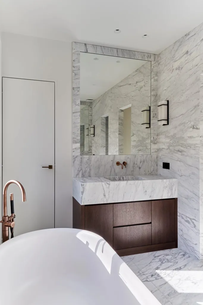 Salles de bain - Appartement Rénové avec Vue sur la Tour Eiffel à Paris 16e