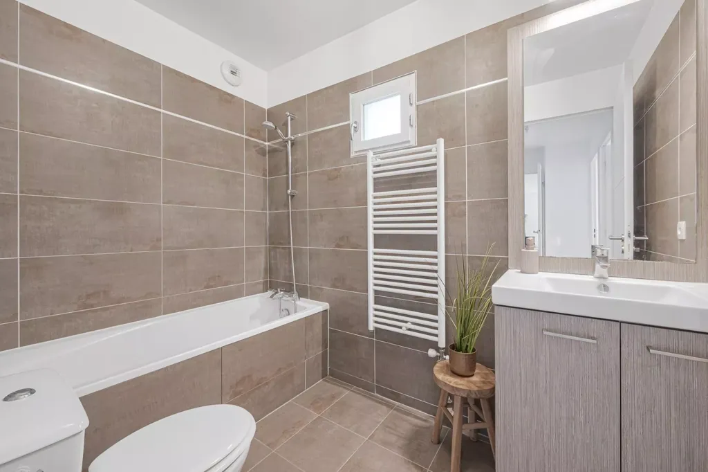 Bagni - Family Flat with South-Facing Terrace in Rue Blaise Pascal
