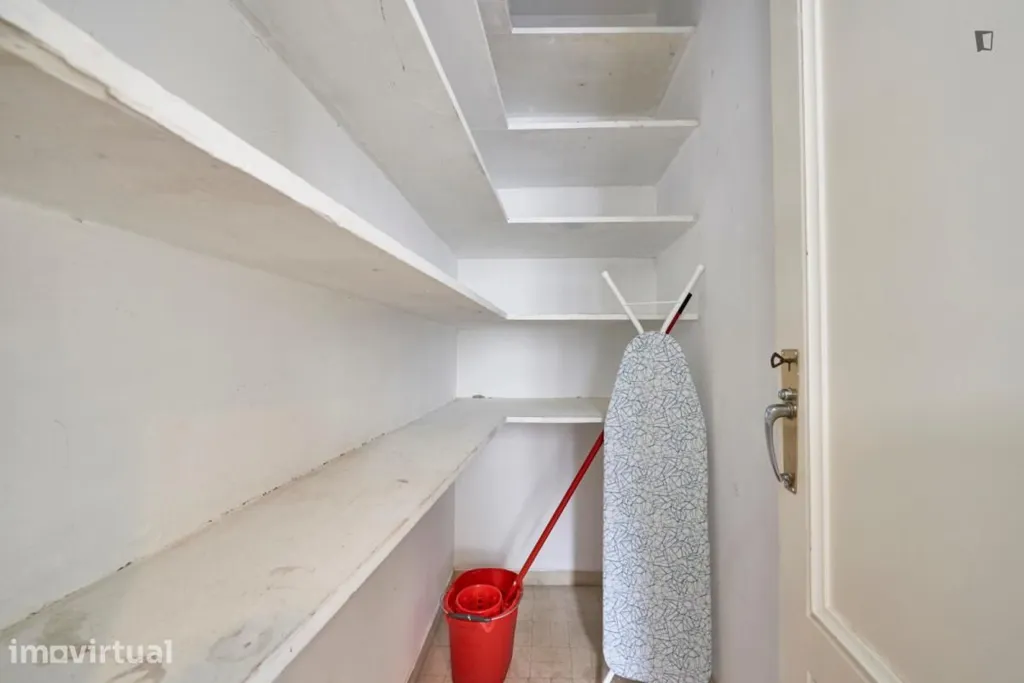 Utility Room - Student Room in Marquês de Pombal, Lisbon