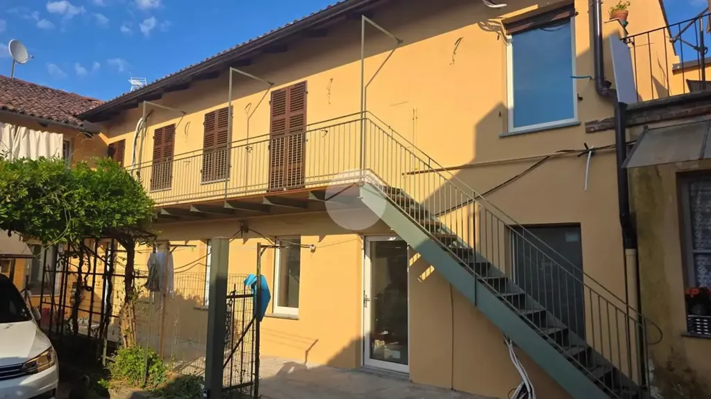 Esterno - Rustic-Style Flat with Balcony in Chieri