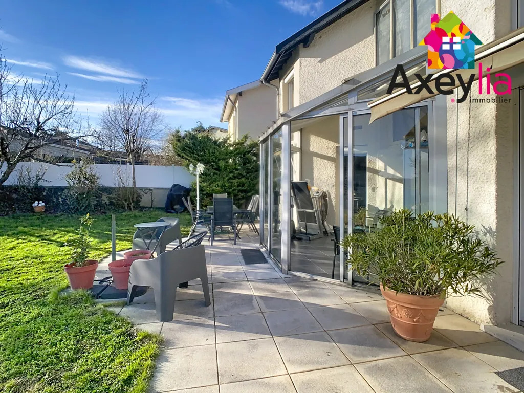 Aed - House with Pool in Villerest