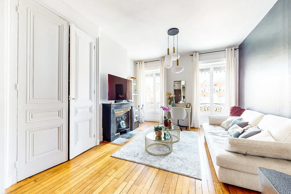 Soggiorno - Bright 2-Bed Flat with Rooftop View in Lyon 6