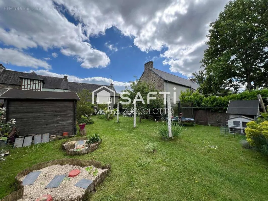 Garden - Charming Cottage with Garden in Mauron