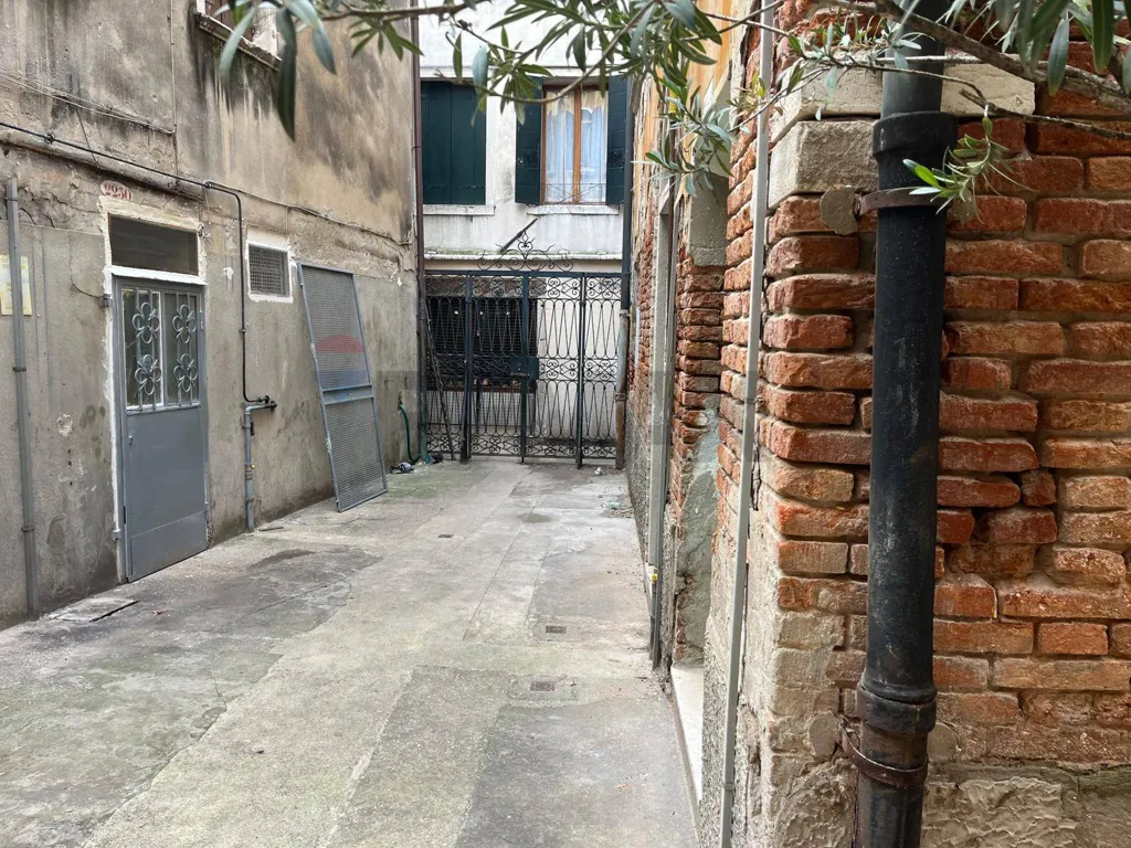 Aed - Office with Private Access in San Polo, Venice