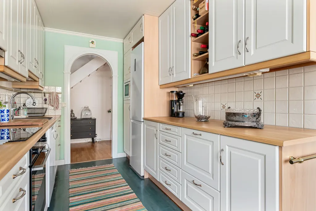 Kitchen - 1½-Storey Villa with Spa Deck in Quiet Suburb