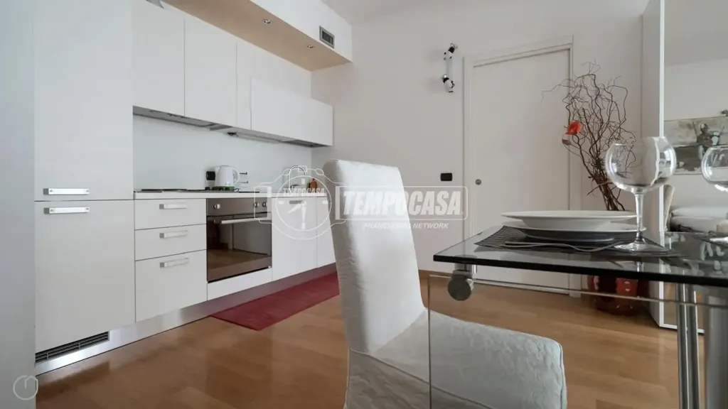 Söögituba - Rear-Facing Studio with Terrace in Milan