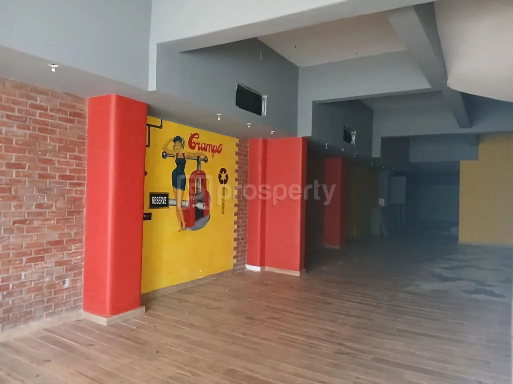 Toad - Commercial Space with City View in Patra