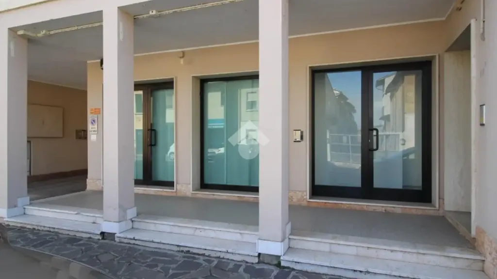 Esterno - Office Space with Balcony in Marmirolo