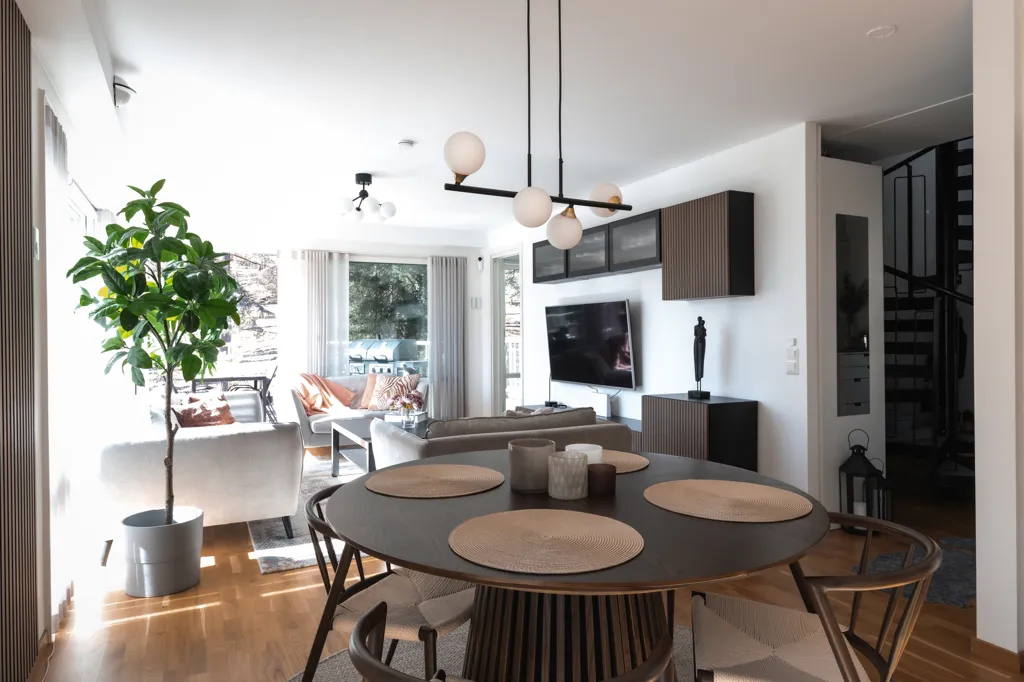 Dining Room - Luxury Penthouse with Jacuzzi in Parkstaden