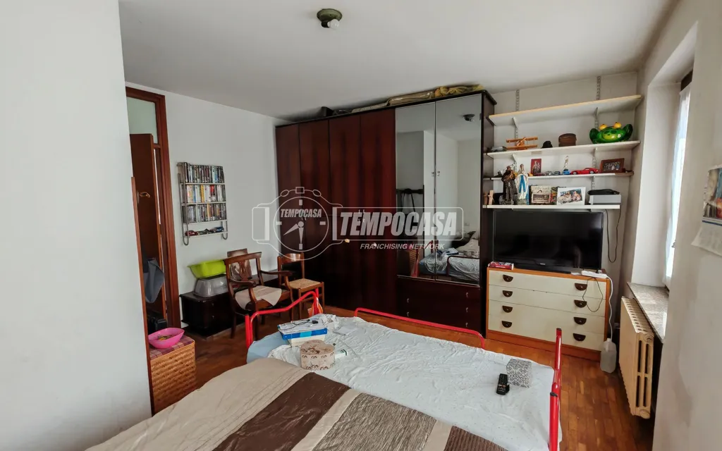 Bedrooms - Spacious Trilocale with Balcony in Rovellasca