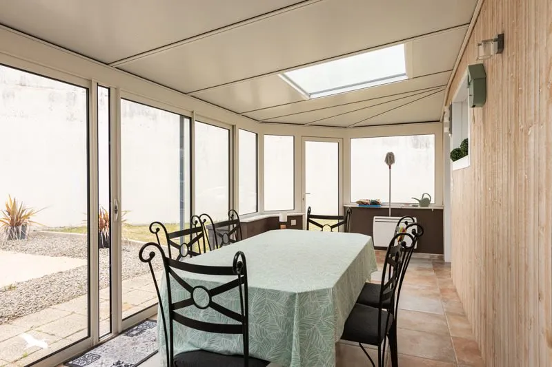 Terrasse - Maison au Calme avec Terrasse et Jardin à l'Est