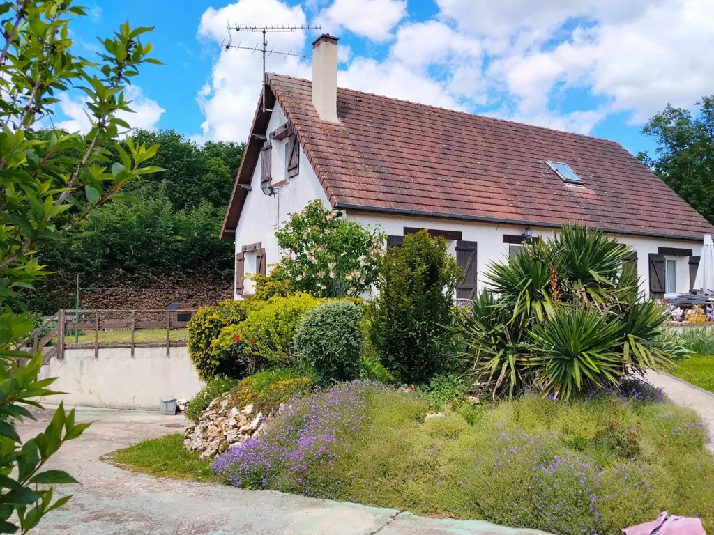 Extérieur - Maison Familiale avec Sous-Sol Total à Proximité