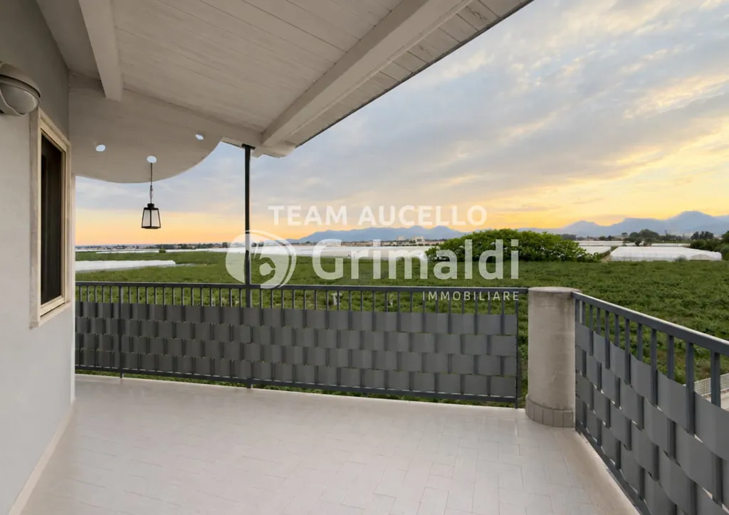 Rõdu - Apartment with South-West Terrace in Battipaglia