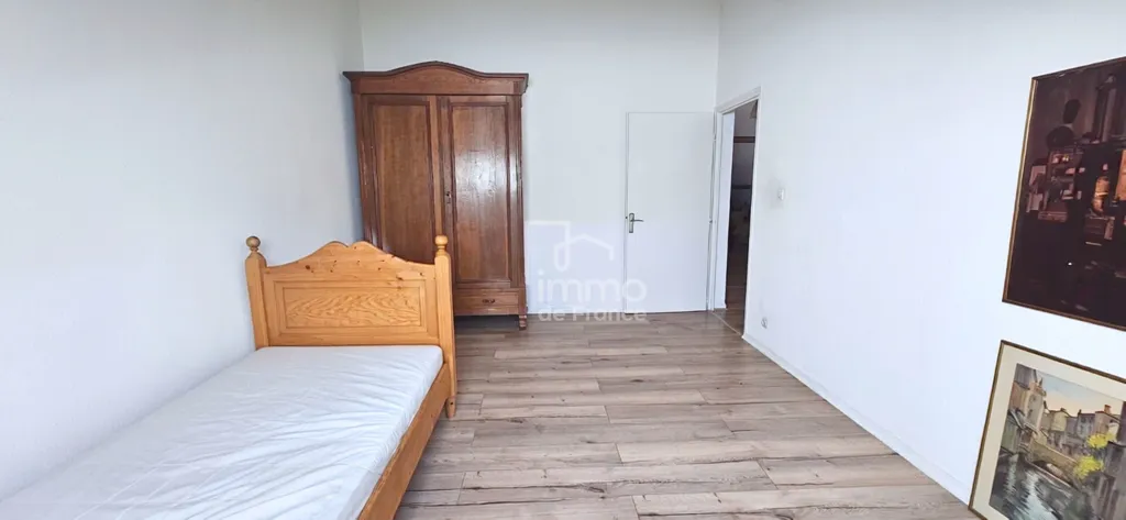 Chambres - Appartement Duplex avec Balcon à Gex