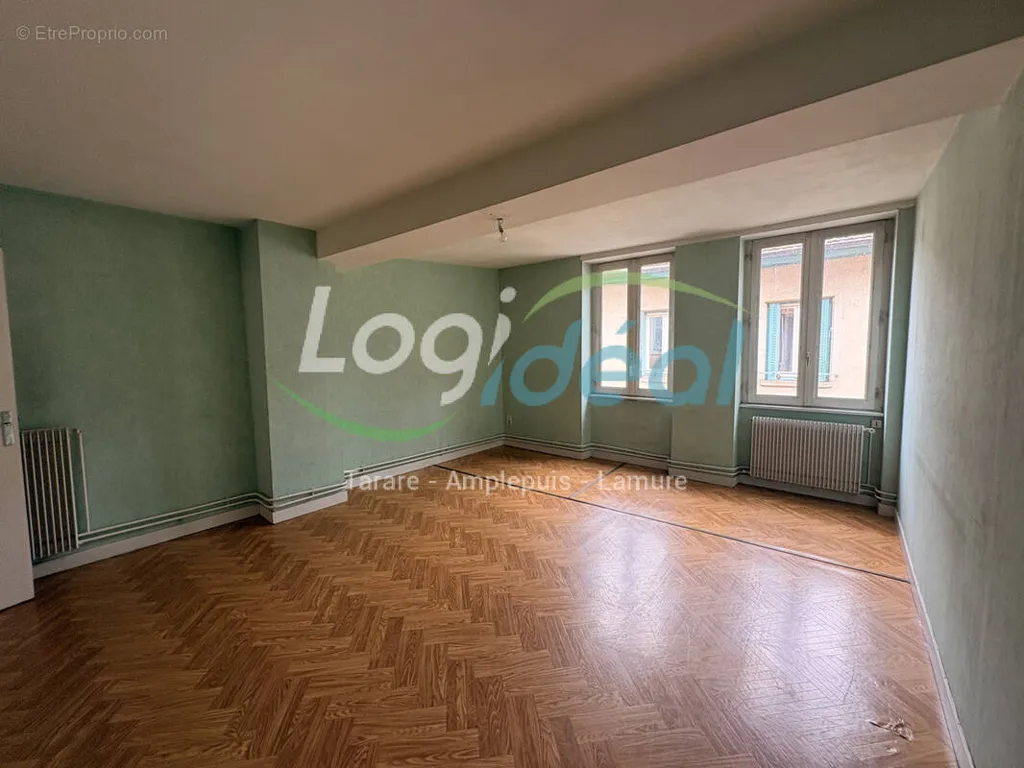 Elutuba - City Centre Flat with Balcony in Tarare