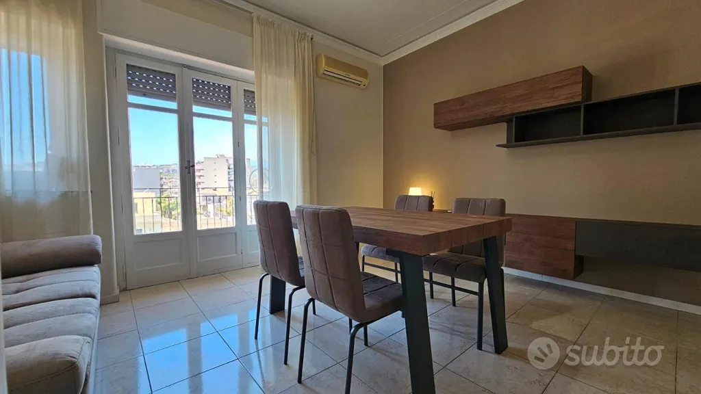 Salle à manger - Modernised Apartment with City View in Ognina