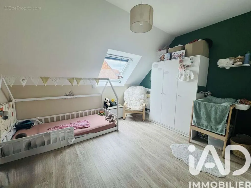 5-toaline maja asukohas Valenciennes