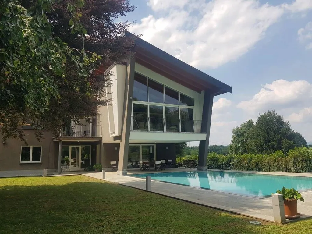 Piscine - Contemporary Villa with Pool in Cassano Magnago