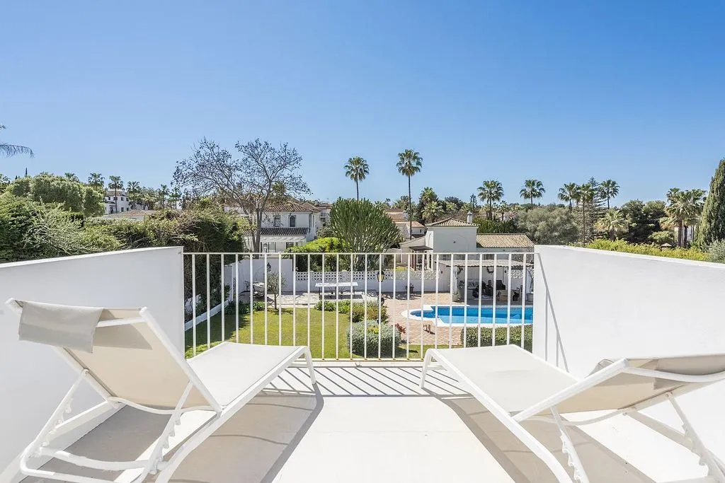 Piscine - Chalet with Pool and Terrace in Sotogrande Costa