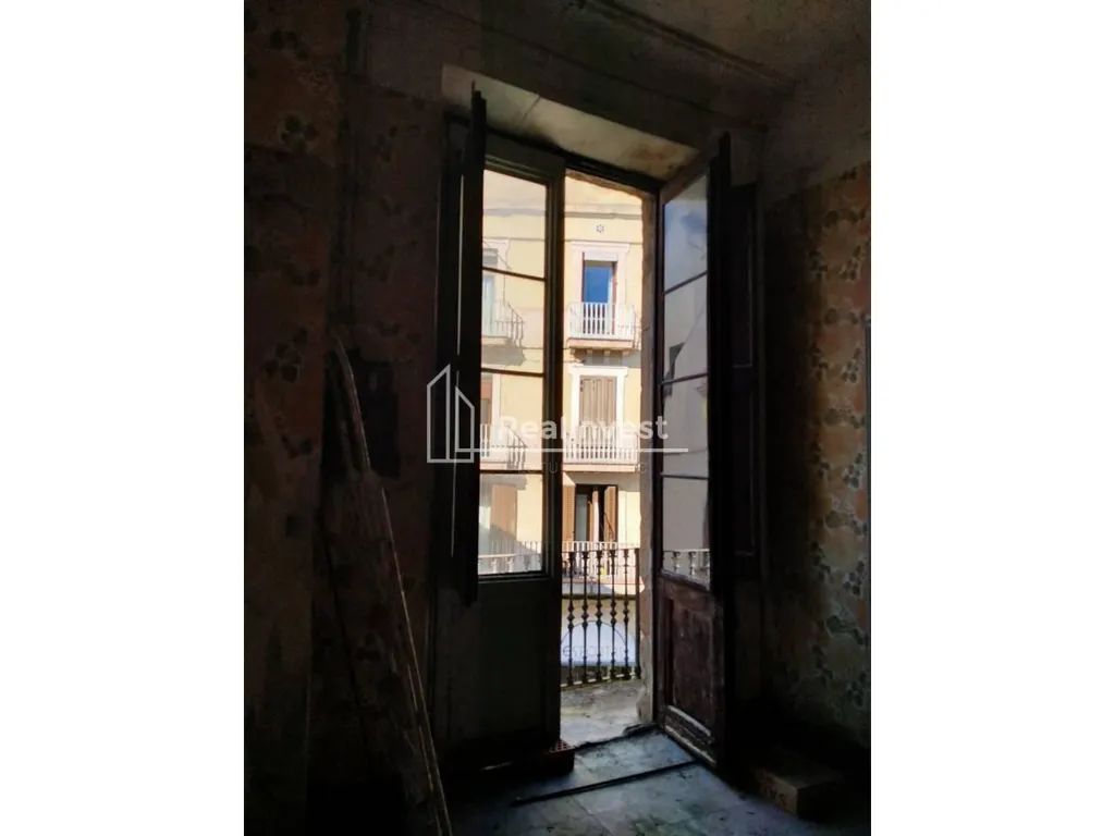 Esik - Commercial Building with Renovation Potential in Berga
