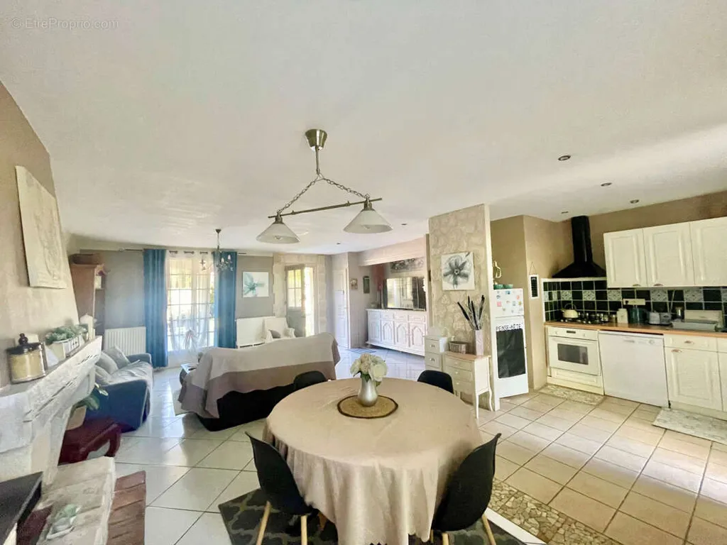 Salle à manger - Maison de Plain Pied avec Jardin à Esvres