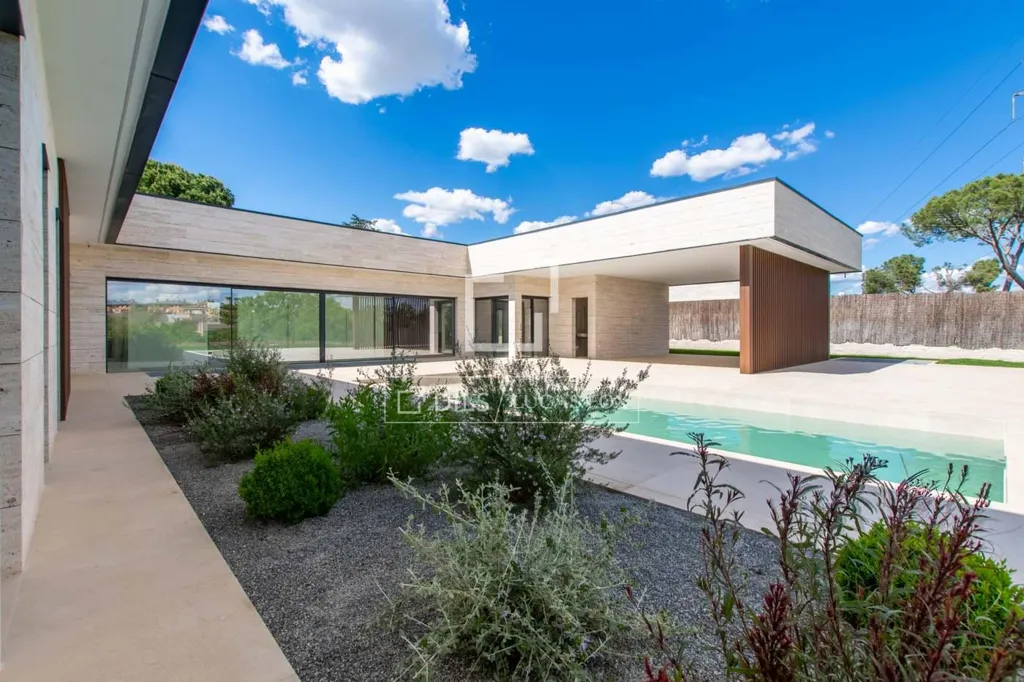 Pool - Chalet with Pool in Las Lomas, Boadilla del Monte
