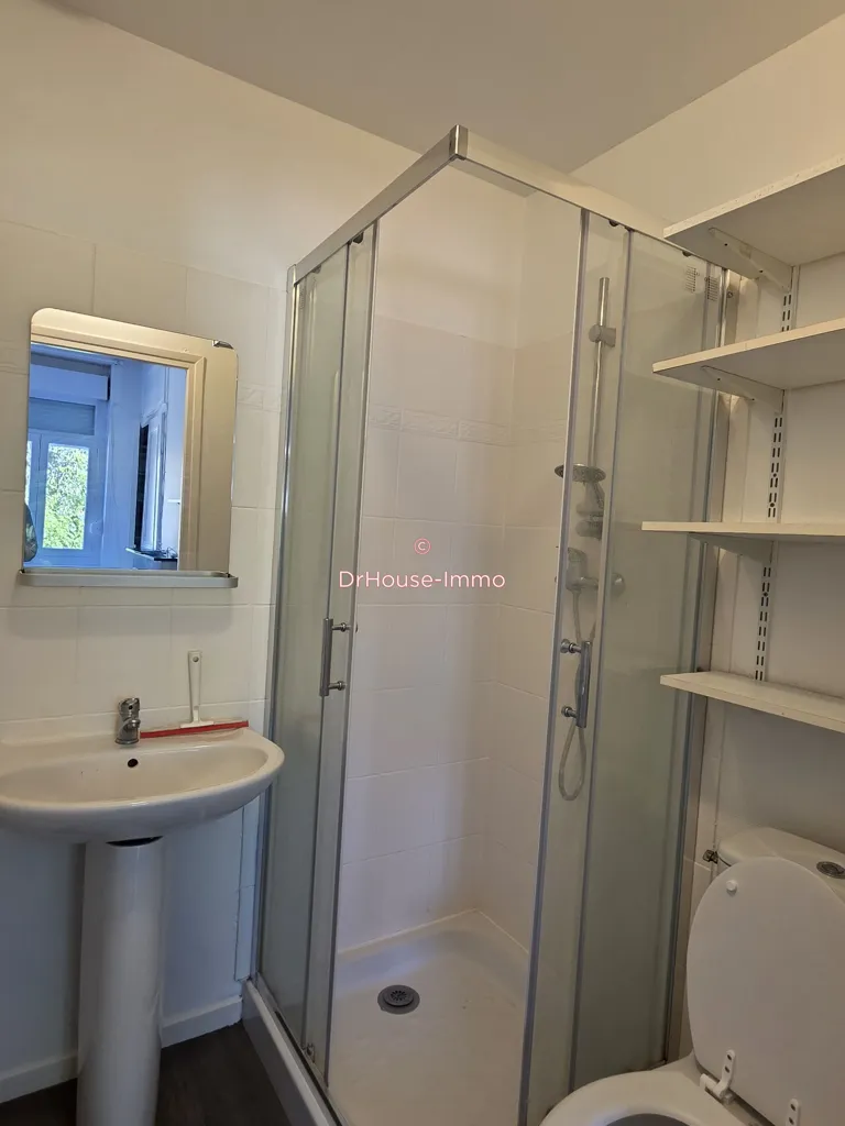 Bathrooms - Studio with Kitchenette in Saint-Michel, Lille